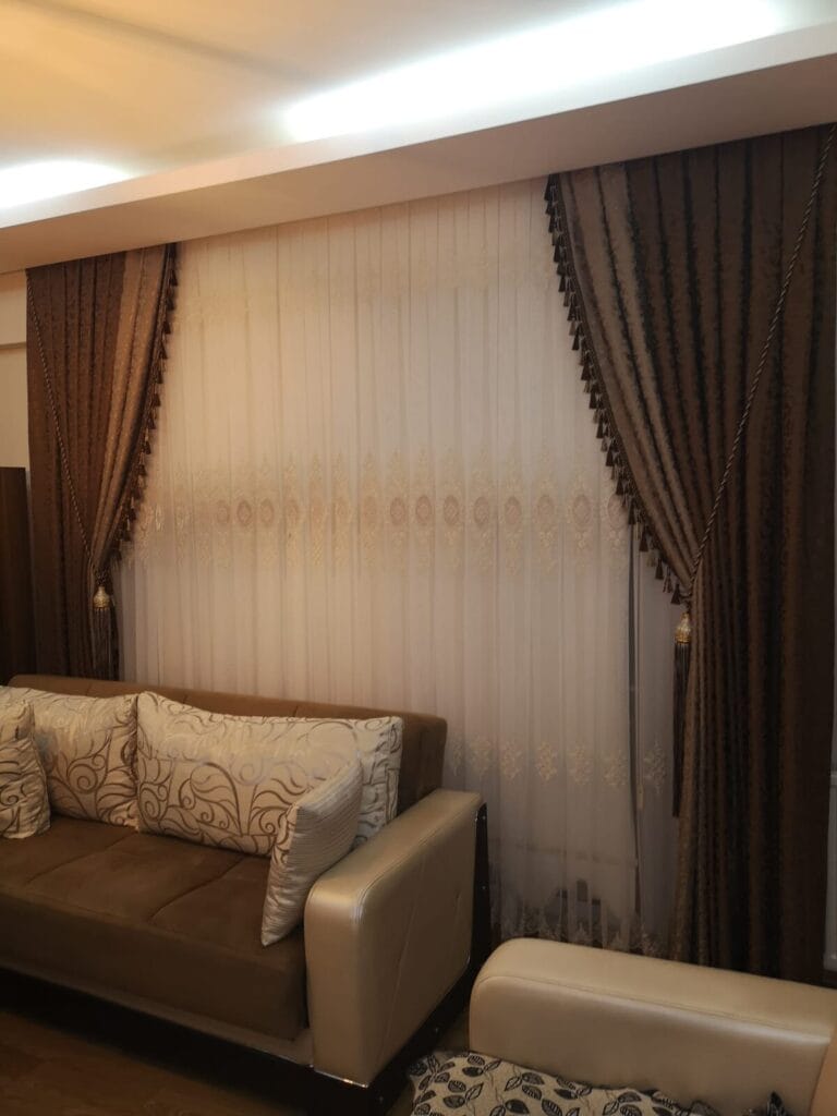 Salon Perdesi Nasıl Seçilir? Renk ve Kumaş Rehberi Fon ve tül perde takımı - Vela Perde İstanbul