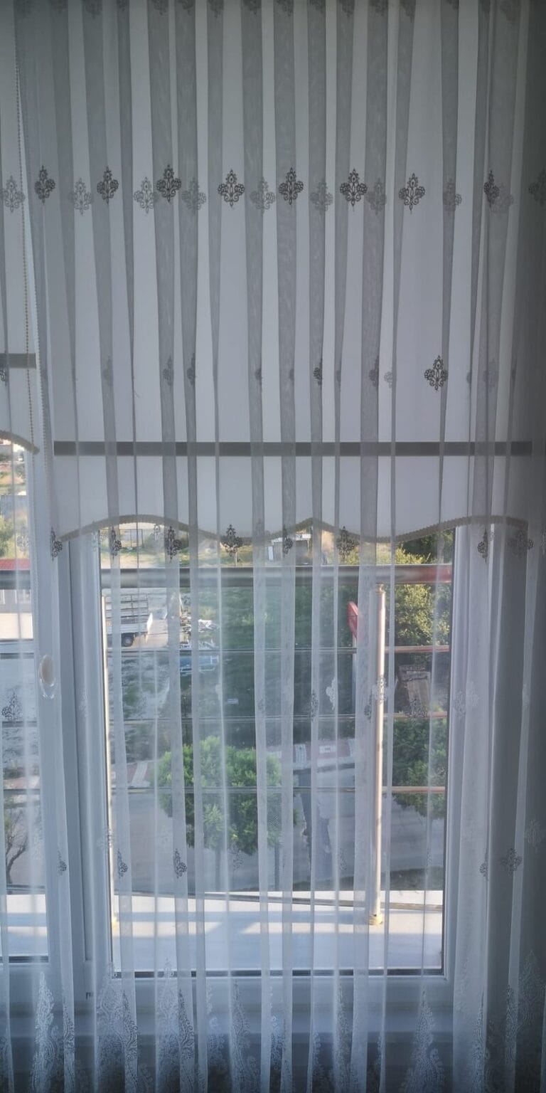 Tül Perde Kapı camında işleme bordürlü beyaz tül