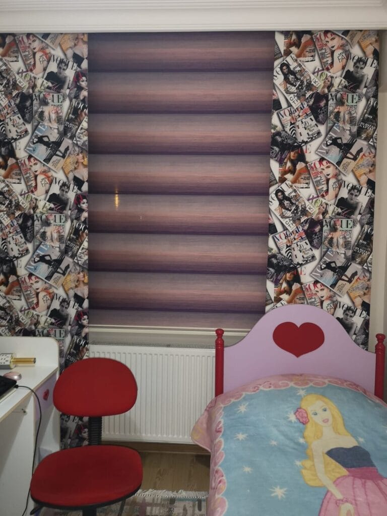Zebra Perde mi Stor Perde mi? Hangisi Daha İyi? (2026) Salonda zebra perde uygulaması - Vela Perde İstanbul